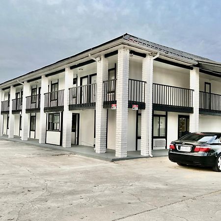 Economy Inn And Suites Tulsa Ngoại thất bức ảnh