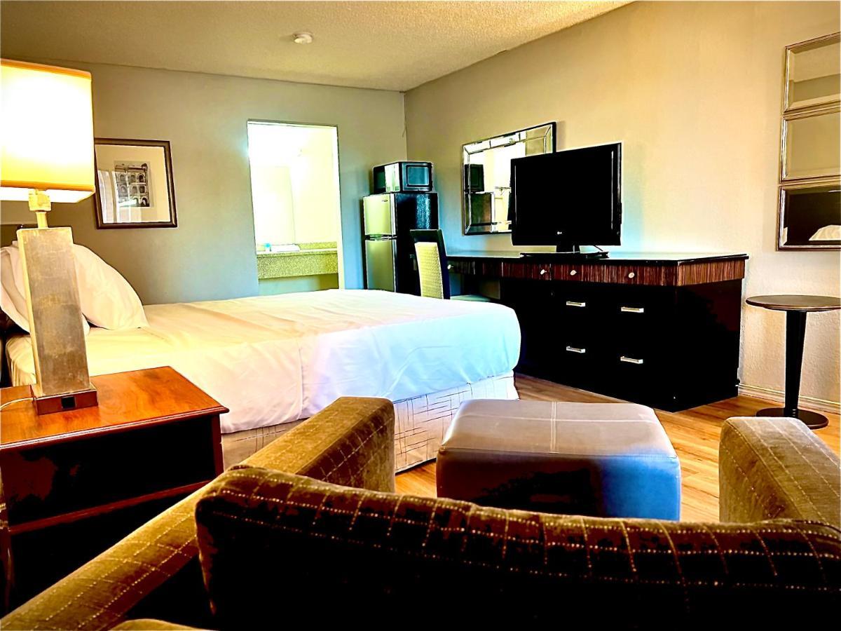 Economy Inn And Suites Tulsa Ngoại thất bức ảnh