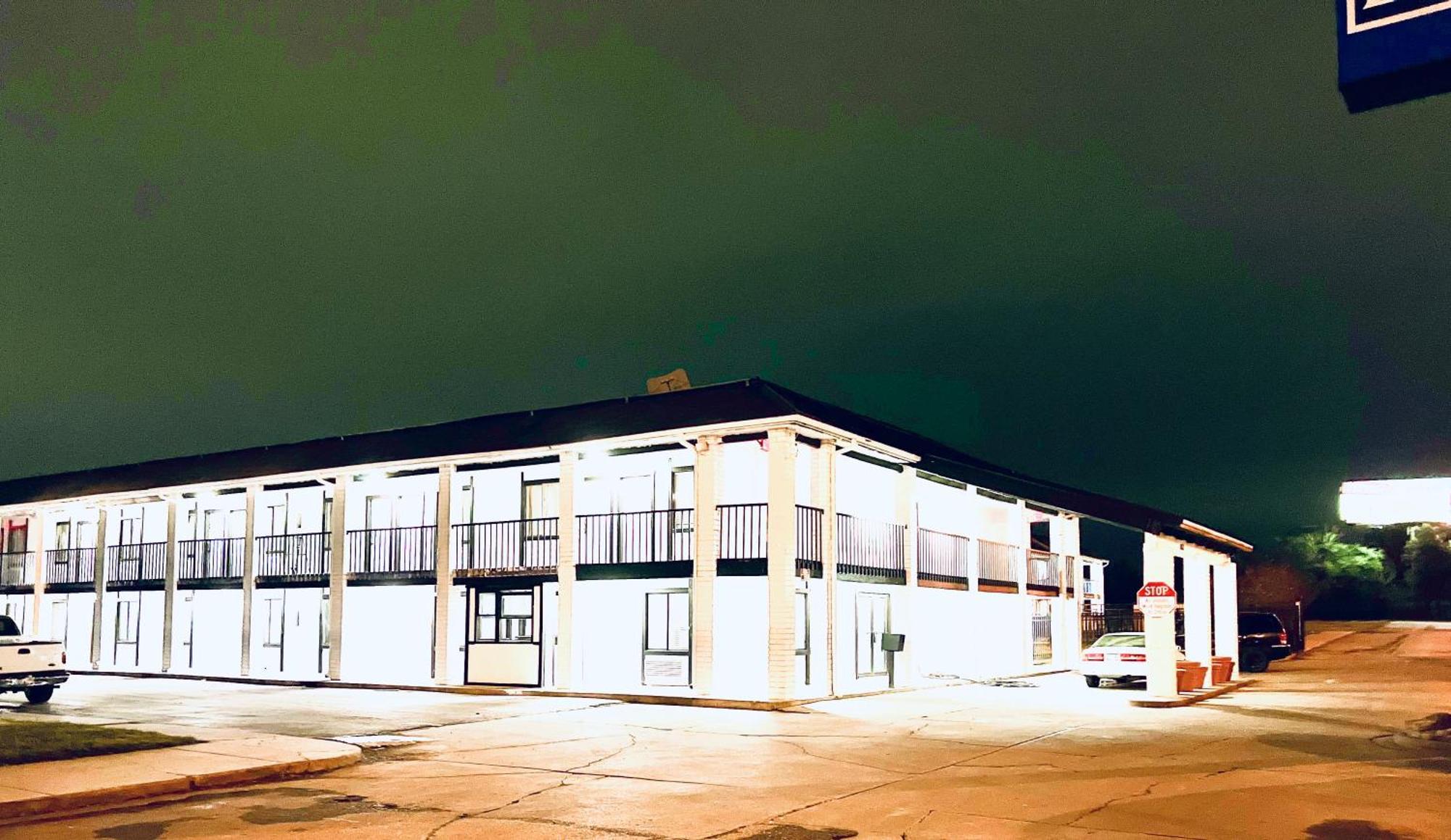 Economy Inn And Suites Tulsa Ngoại thất bức ảnh