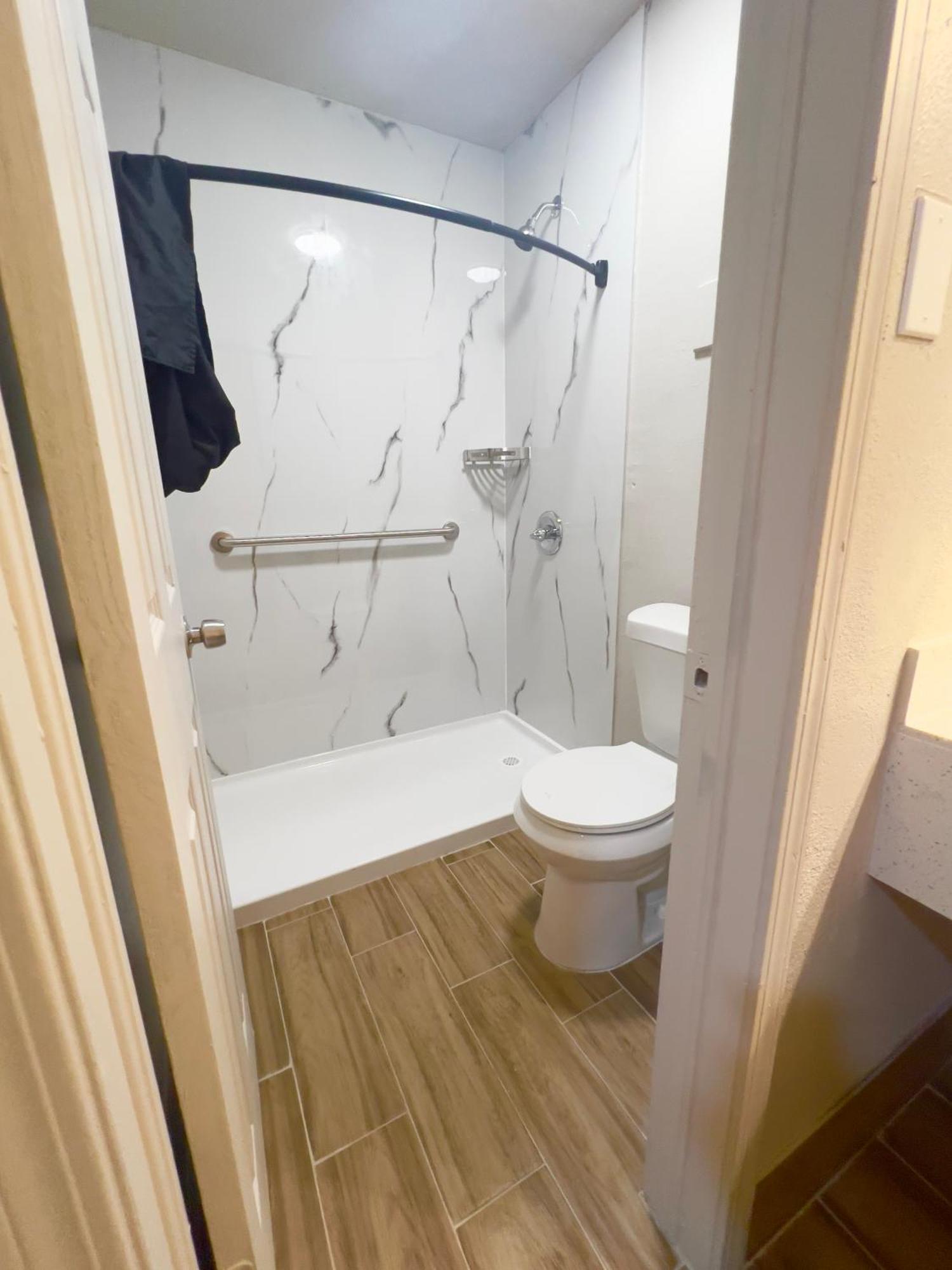 Economy Inn And Suites Tulsa Ngoại thất bức ảnh