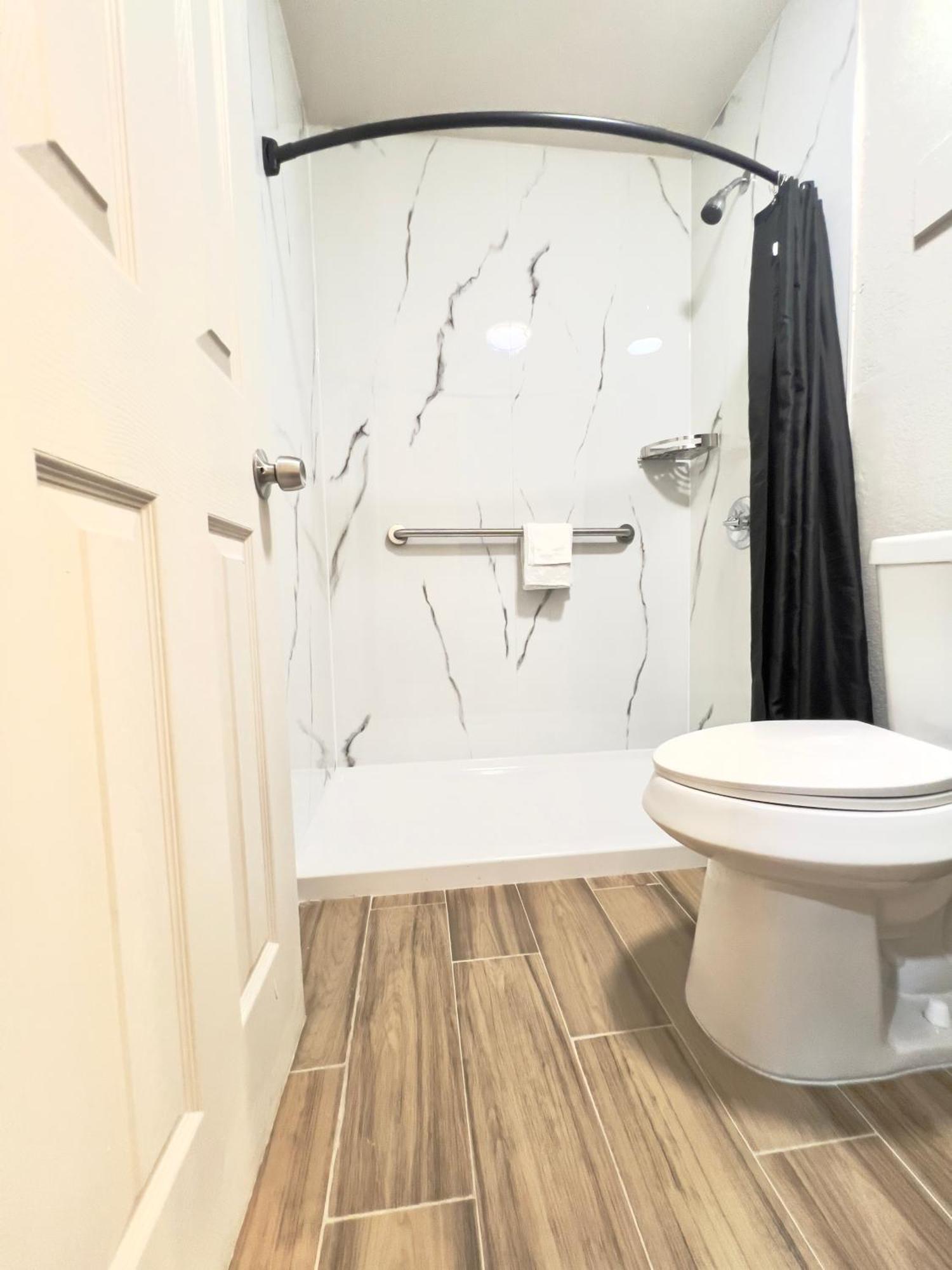 Economy Inn And Suites Tulsa Ngoại thất bức ảnh