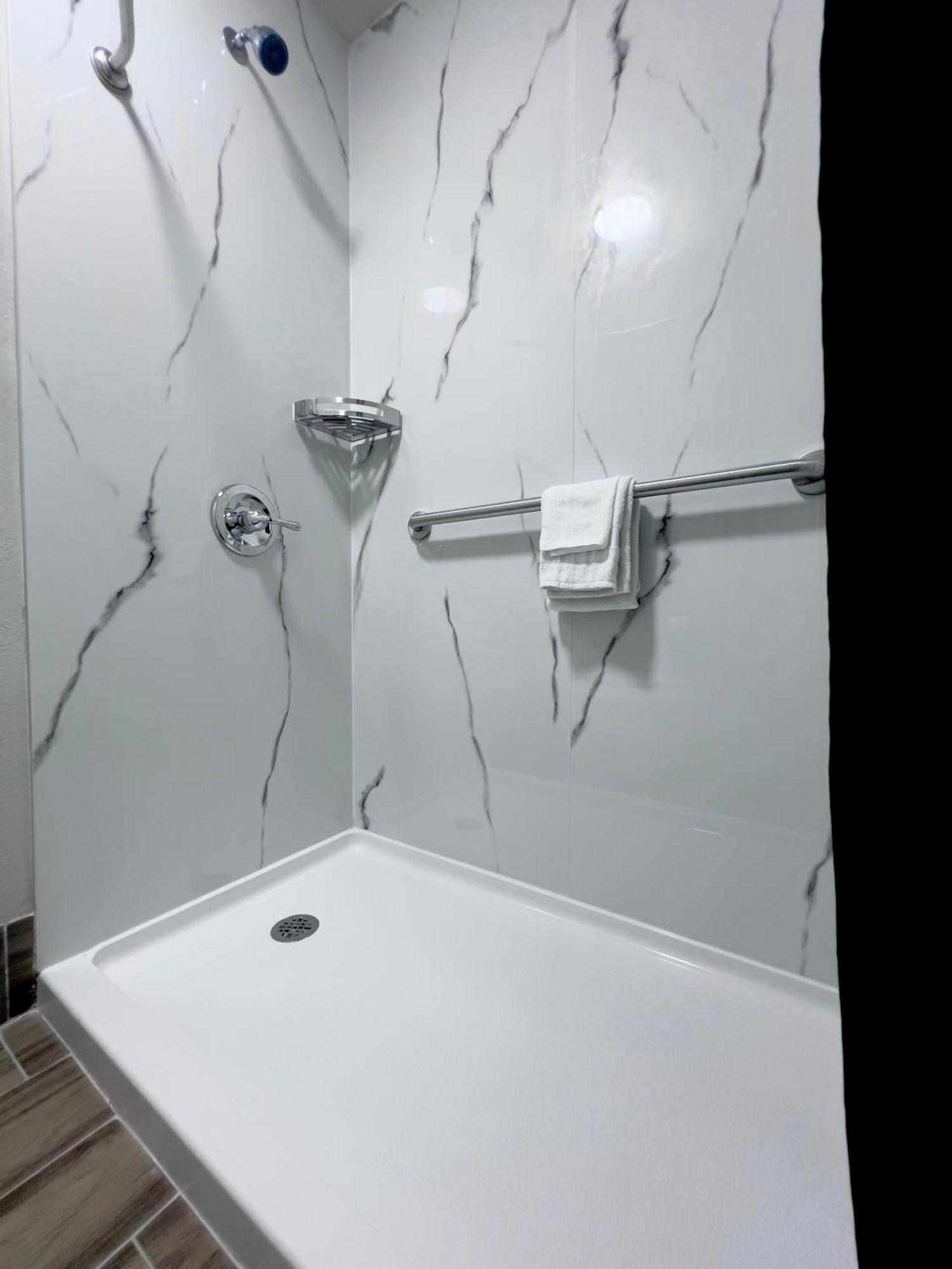 Economy Inn And Suites Tulsa Ngoại thất bức ảnh