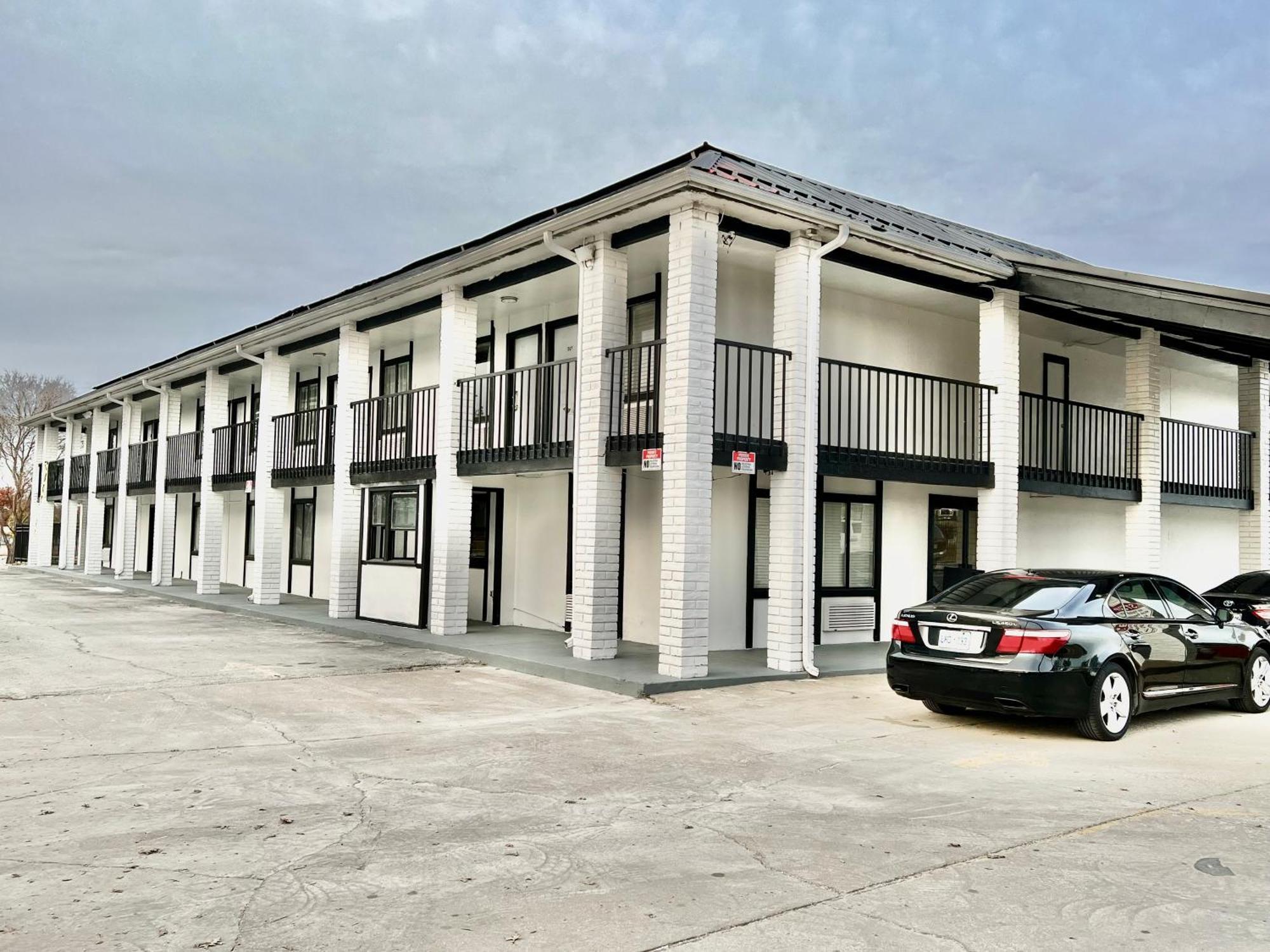 Economy Inn And Suites Tulsa Ngoại thất bức ảnh